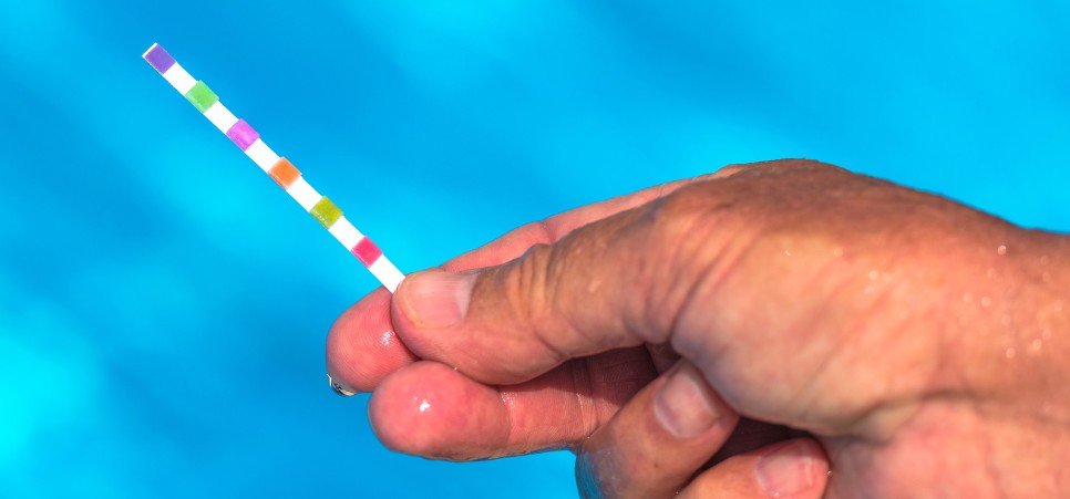 Mesure du taux de pH dans une piscine